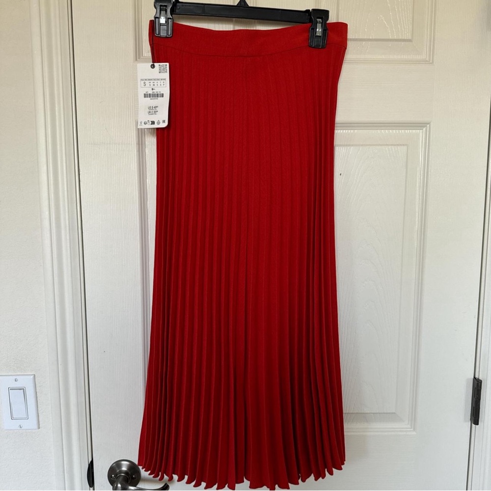 NWT Zara pleated skirt